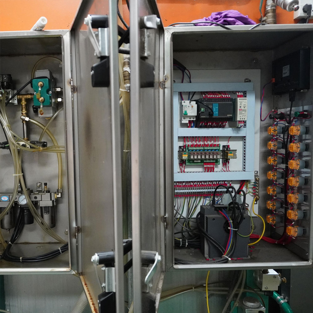 Double-cylinder big boardmake-up machine