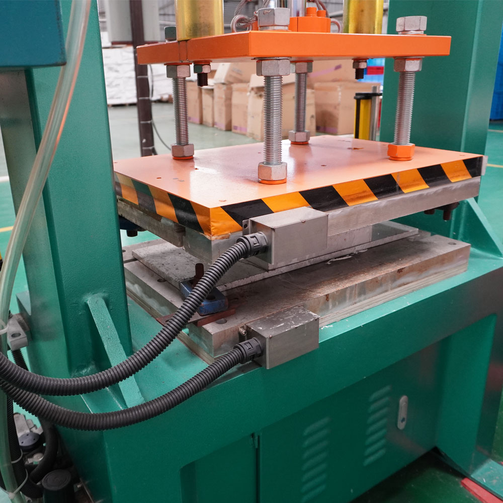 Gantry type pneumatic hot press