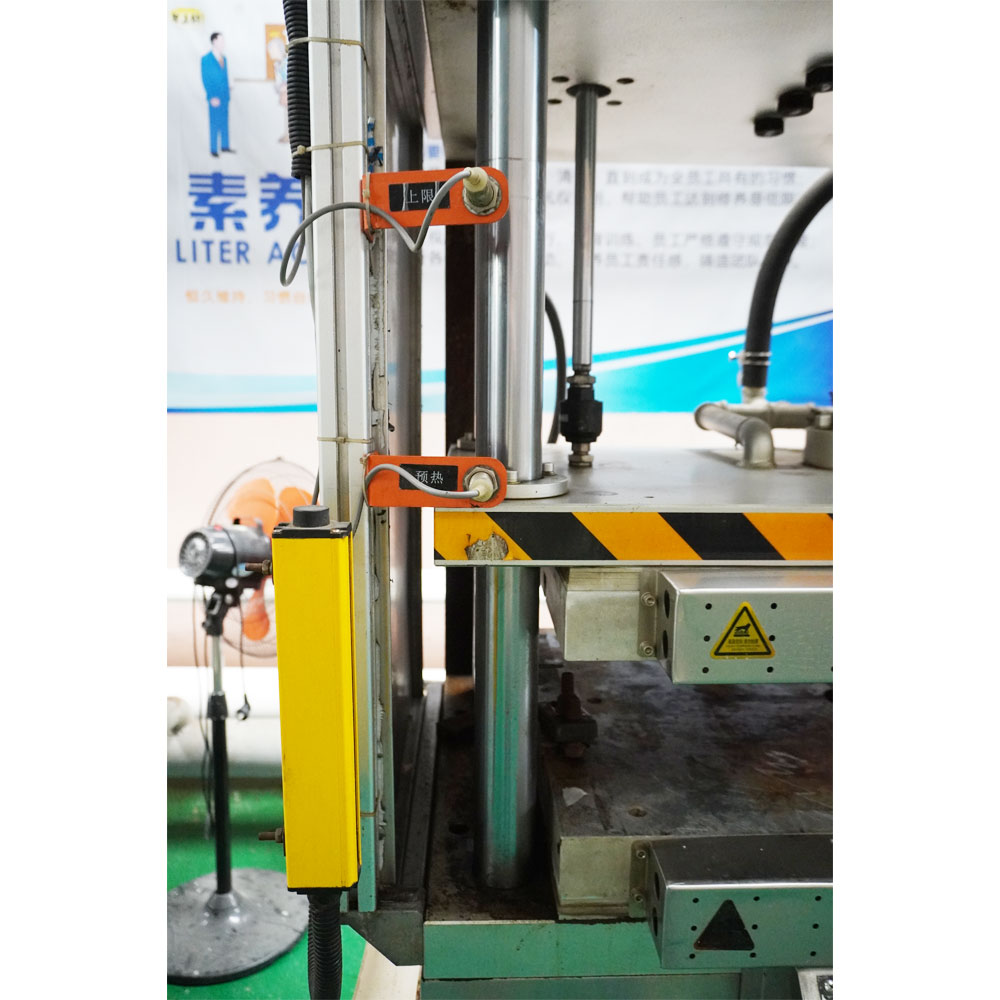 Four column pneumatic hot press