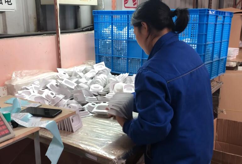 Paper tray quality inspection